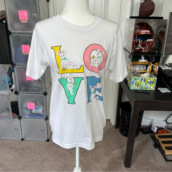 Fruit of the Loom Vintage LOVE Classic Bunny Graphic White T-Shirt Size Medium - Picture 3 of 12